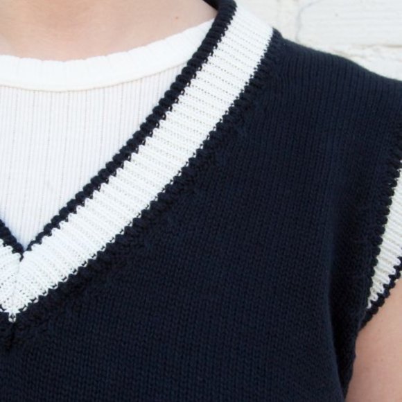 Brandy Melville Adelyn Vest - Picture 5 of 5